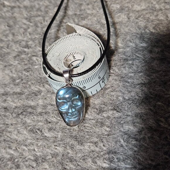 NWOT labradorite gemstone/crystal skull, silver plate, black cord, new - Picture 2 of 4